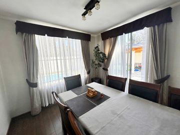 Casa en venta en LA REINA