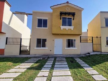 En venta casa en condominio Real de Segovia, Huejotzingo, Puebla.