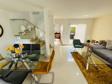 En venta casa en condominio Real de Segovia, Huejotzingo, Puebla.