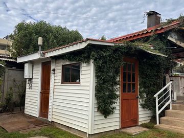 Oportunidad! En venta casa dos pisos sector norte Villa Alemana, barrio residencial seguro y tranquilo.