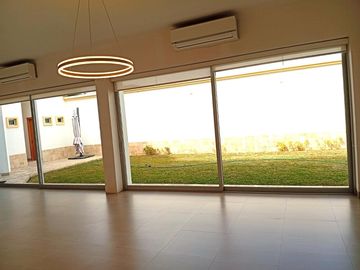 Casa exclusiva de 456 m² en La Riviera, Piura