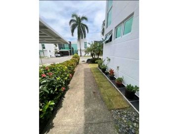CASA EN COSTA SUR COSTA ESMERALDA 4REC 4,5 B 500M2 DOS NIVELES