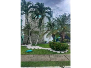 CASA EN COSTA SUR COSTA ESMERALDA 4REC 4,5 B 500M2 DOS NIVELES