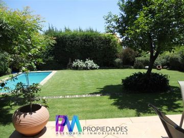 Casa en Venta en Maravillosa casa remodelada en condominio exclusiva