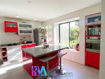 Casa en Venta en Maravillosa casa remodelada en condominio exclusiva