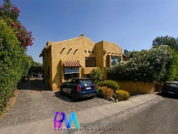Casa en Venta en Maravillosa casa remodelada en condominio exclusiva