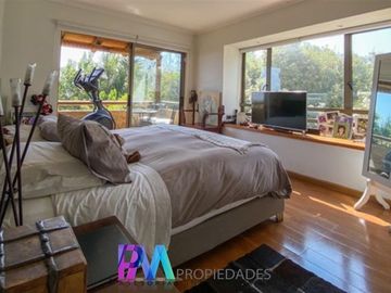 Casa en Venta en Maravillosa casa remodelada en condominio exclusiva