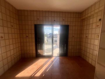 Venta - Casa de cuatro dormitorios, dos plantas, patio y cochera en Barrio Belgrano, Rosario