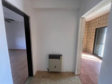 Venta - Casa de cuatro dormitorios, dos plantas, patio y cochera en Barrio Belgrano, Rosario
