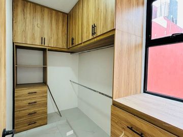 Casa en venta con roof garden y recámara en planta baja en Coatepec