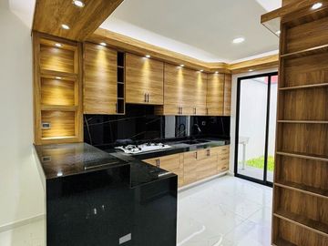 Casa en venta con roof garden y recámara en planta baja en Coatepec