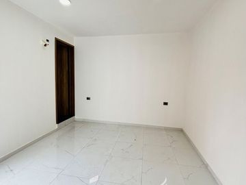 Casa en venta con roof garden y recámara en planta baja en Coatepec