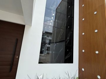 Casa en venta con roof garden y recámara en planta baja en Coatepec