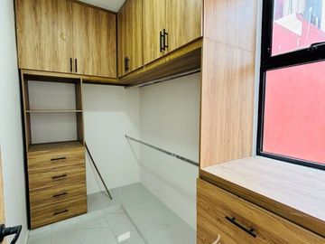 Casa en venta con roof garden y recámara en planta baja en Coatepec