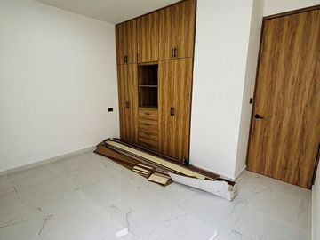 Casa en venta con roof garden y recámara en planta baja en Coatepec