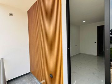 Casa en venta con roof garden y recámara en planta baja en Coatepec
