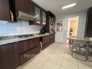 Venta de Hermosa casa en condominio en Peñalolén