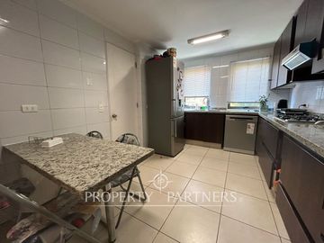 Venta de Hermosa casa en condominio en Peñalolén