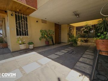 Casa y Local en Venta en Av. Venezuela