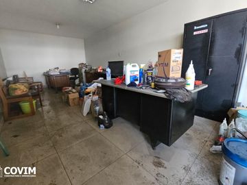 Casa y Local en Venta en Av. Venezuela