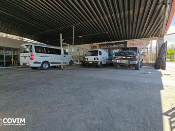 Casa y Local en Venta en Av. Venezuela
