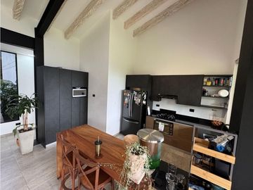 Hermosa casa campestre en venta sector el Canadá. Lote plano