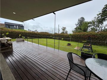 Hermosa casa campestre en venta sector el Canadá. Lote plano