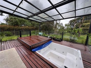 Hermosa casa campestre en venta sector el Canadá. Lote plano