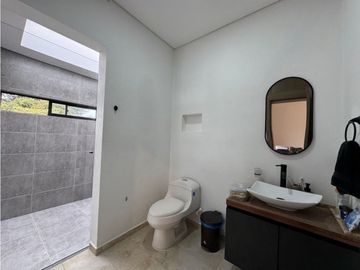 Hermosa casa campestre en venta sector el Canadá. Lote plano