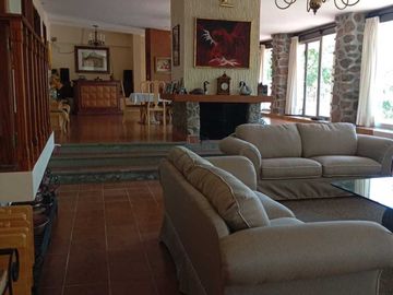 SE VENDE RESIDENCIA  2730 M2 UBICADO EN CIRCUITO DE LOS DUENDES CABAÑAS