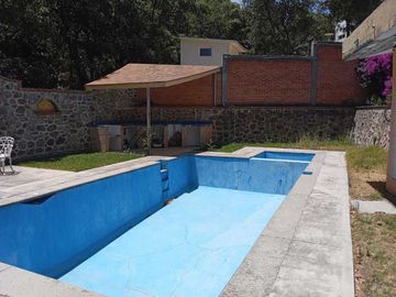 SE VENDE RESIDENCIA  2730 M2 UBICADO EN CIRCUITO DE LOS DUENDES CABAÑAS