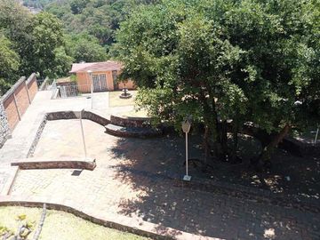 SE VENDE RESIDENCIA  2730 M2 UBICADO EN CIRCUITO DE LOS DUENDES CABAÑAS
