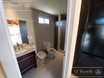 Casa en venta de 6 ambiente en Fincas de Iraola II con piscina climatizada
