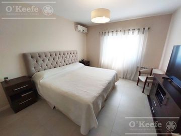 Casa en venta de 6 ambiente en Fincas de Iraola II con piscina climatizada
