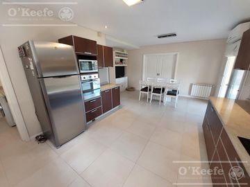 Casa en venta de 6 ambiente en Fincas de Iraola II con piscina climatizada