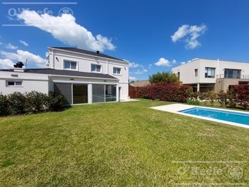 Casa en venta de 6 ambiente en Fincas de Iraola II con piscina climatizada