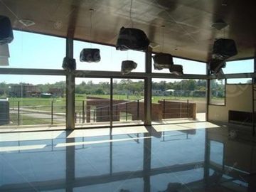 Casa en venta de 6 ambiente en Fincas de Iraola II con piscina climatizada