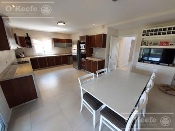 Casa en venta de 6 ambiente en Fincas de Iraola II con piscina climatizada