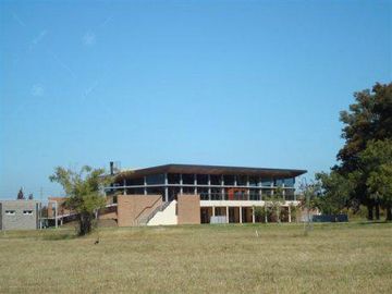 Casa en venta de 6 ambiente en Fincas de Iraola II con piscina climatizada