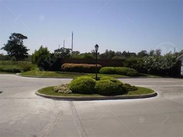 Casa en venta de 6 ambiente en Fincas de Iraola II con piscina climatizada
