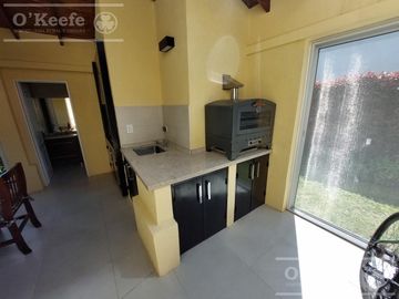 Casa en venta de 6 ambiente en Fincas de Iraola II con piscina climatizada