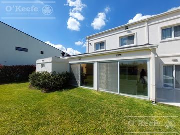 Casa en venta de 6 ambiente en Fincas de Iraola II con piscina climatizada