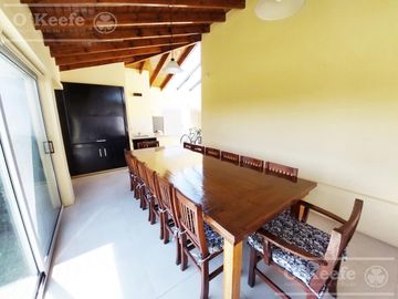 Casa en venta de 6 ambiente en Fincas de Iraola II con piscina climatizada