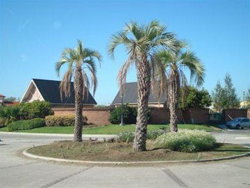 Casa en venta de 6 ambiente en Fincas de Iraola II con piscina climatizada