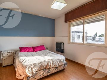 APTO CRÉDITO HIPOTECARIO - Departamento de 2 ambientes con cochera y luz natural – USD 46.000