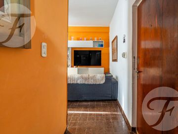 APTO CRÉDITO HIPOTECARIO - Departamento de 2 ambientes con cochera y luz natural – USD 46.000