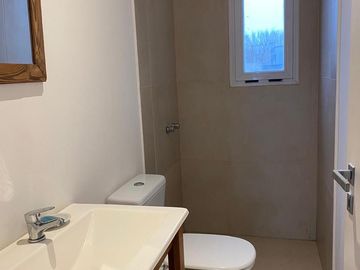 Casa en venta / alquiler, pileta. 3 dormitorios. Barrio Cerrado, Escobar