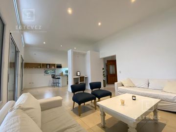 Casa en venta / alquiler, pileta. 3 dormitorios. Barrio Cerrado, Escobar