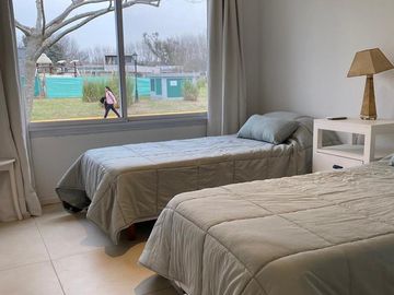 Casa en venta / alquiler, pileta. 3 dormitorios. Barrio Cerrado, Escobar