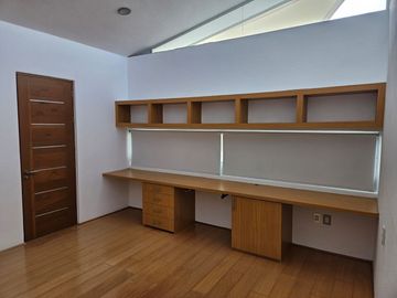 Casa en Venta a un Paso de Vista Real, Colinas del Bosque